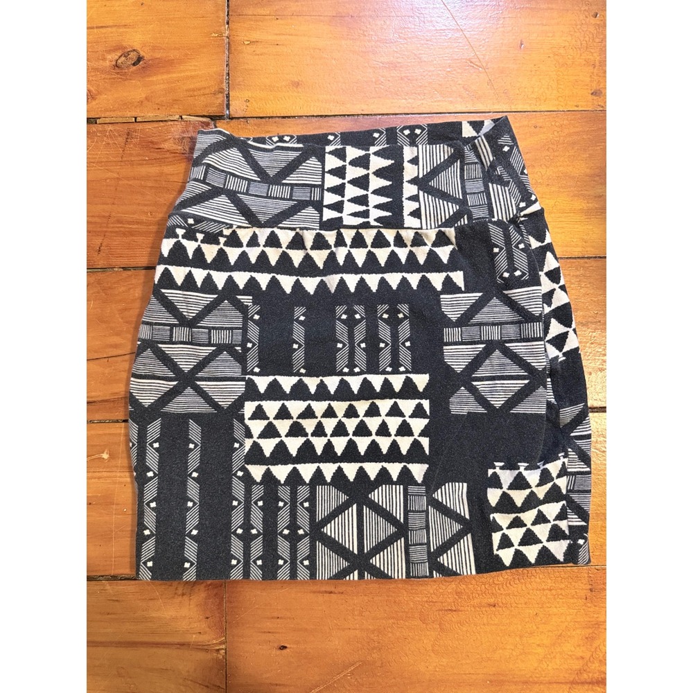 Love Fire Mini‎ Skirt Womens Small Black & White Geometric Tribal Print